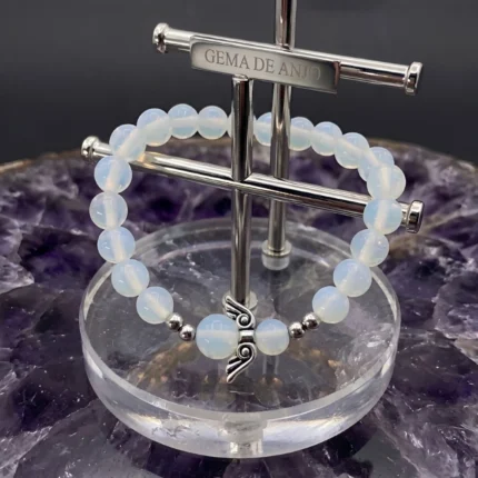 Pulseira de opalina com anjo e contas de 8 mm