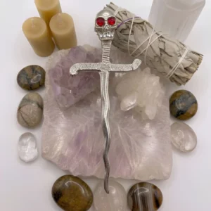 Punhal de Caveira Prateado com olhos de pedras vermelhas para rituais de Exu.