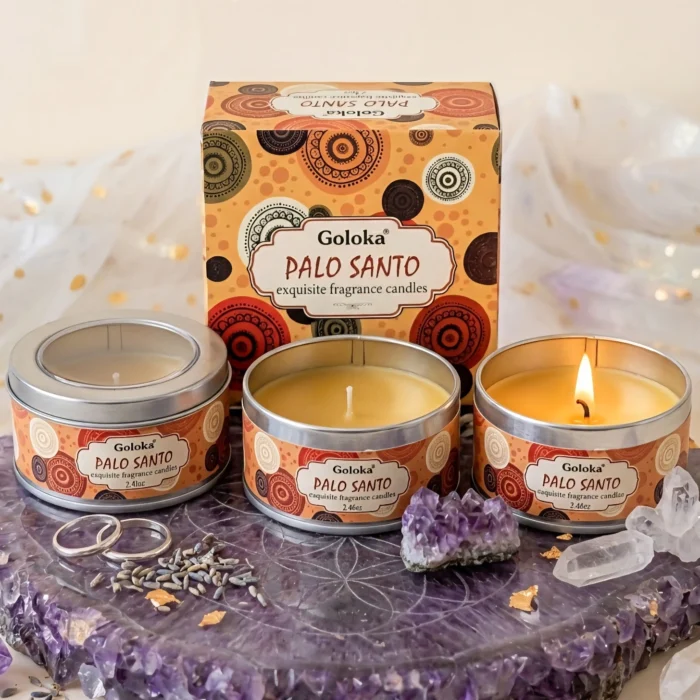Visão completa da Vela Aromática de Pau Santo Goloka em Lata